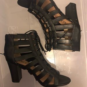 ✨SOLD✨ Lace-up caged black block-heels